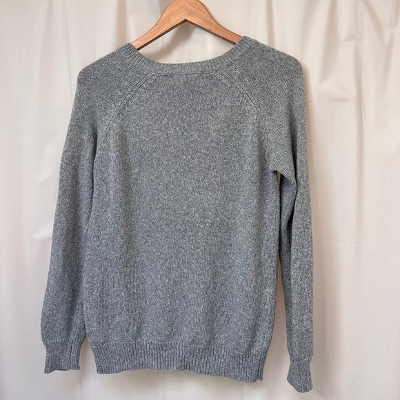 Forever 21 gray knit sweater basic relaxed fit - Picture 2 of 3